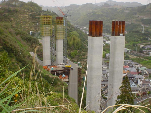 平成12年1月 第2東名高速道路 山切2号高架橋下部工事