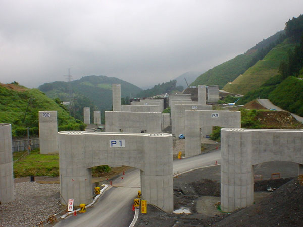 平成12年12月 第2東名高速道路 清水西インターチェンジ橋脚工事